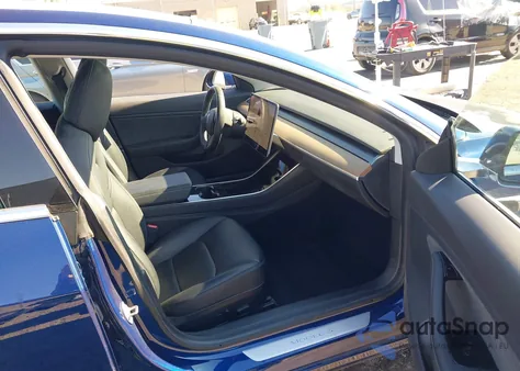 2019 Tesla Model 3 Long Range/Performance z USA, uszkodzony, nr VIN 5YJ3E1EB4KF387381